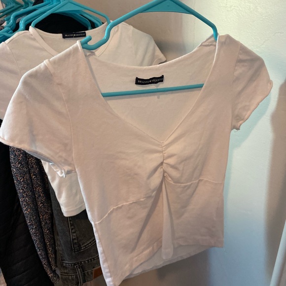 Bundle of three rare Brandy Melville crop tops! - Picture 3 of 10